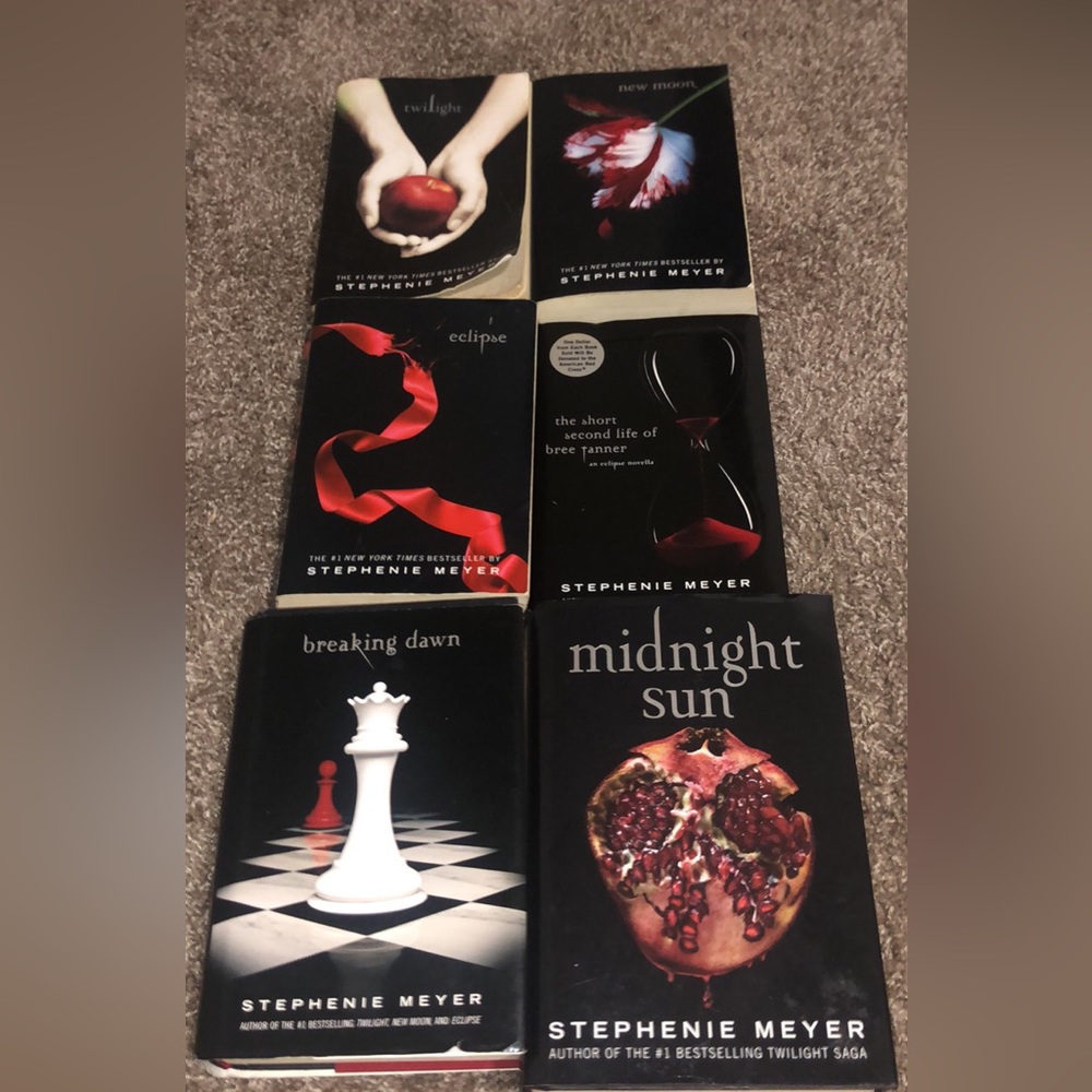 Twilight Saga with Eclipse novella and Midnight Sun